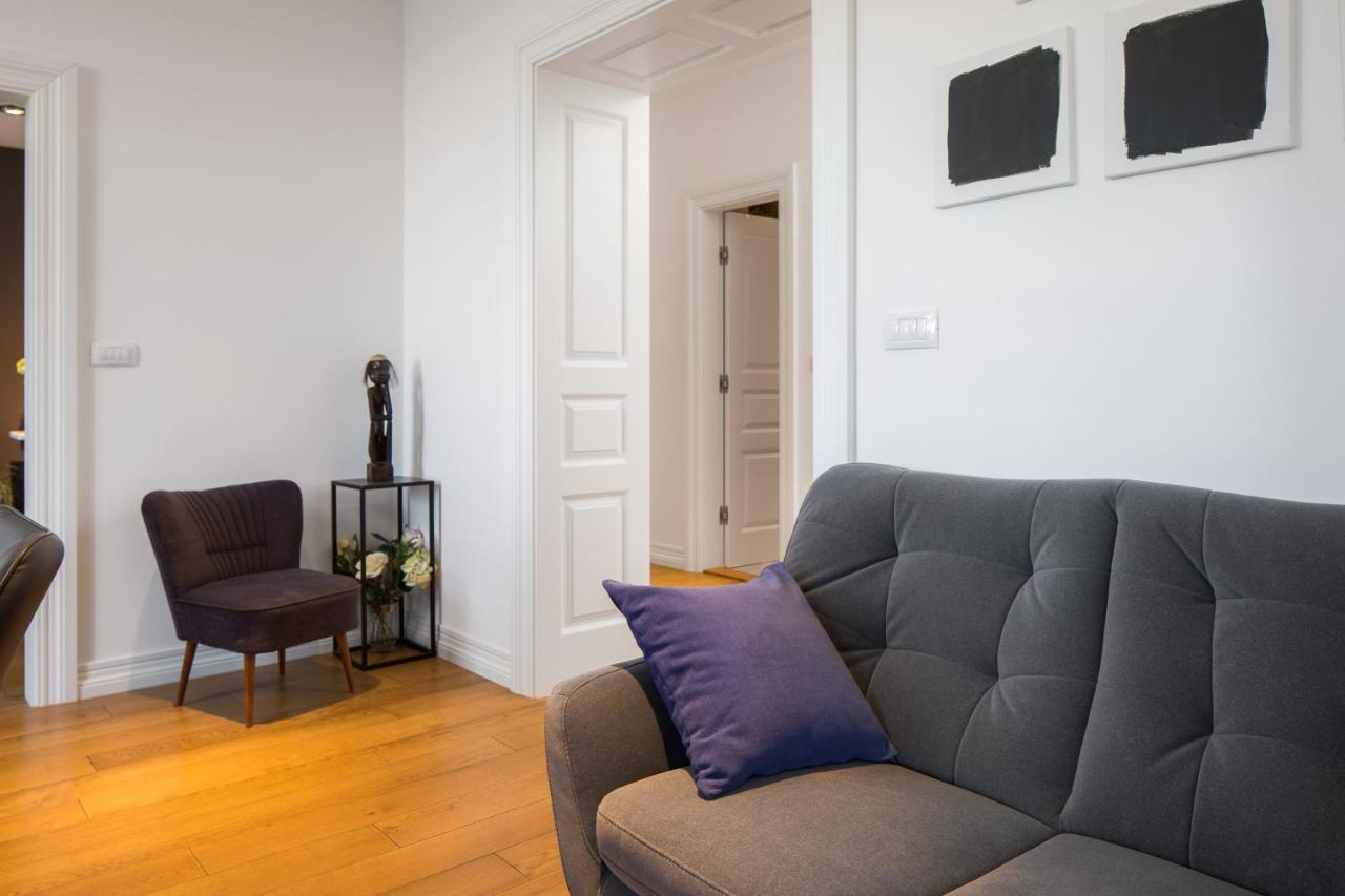 Charlie Chaplin Apartment Split Luaran gambar
